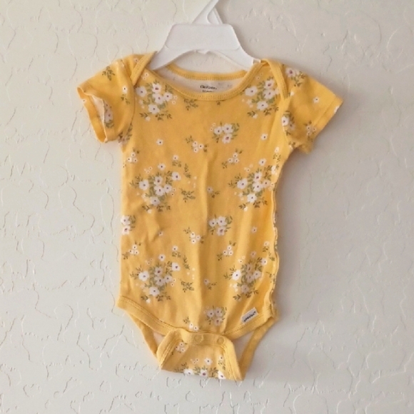 Gerber Sunny Yellow Floral Short Sleeve Onsie Size 6-9 Months - Picture 1 of 3
